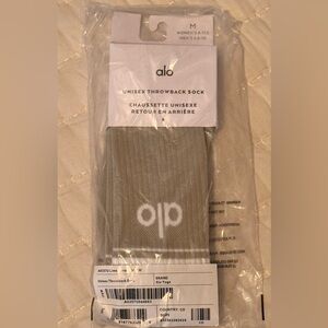 NWT Alo Yoga Unisex Throwback Sock